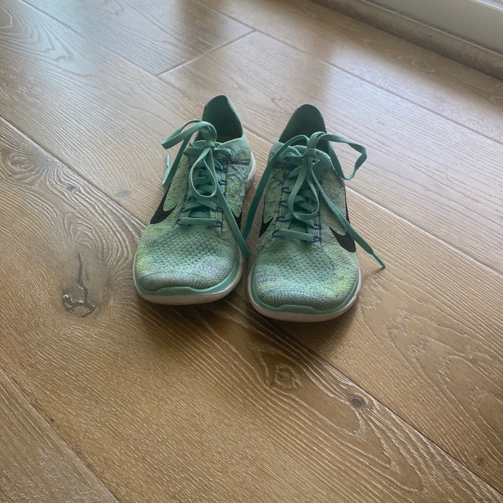 Nike Women Shoes - Picture 1 of 6